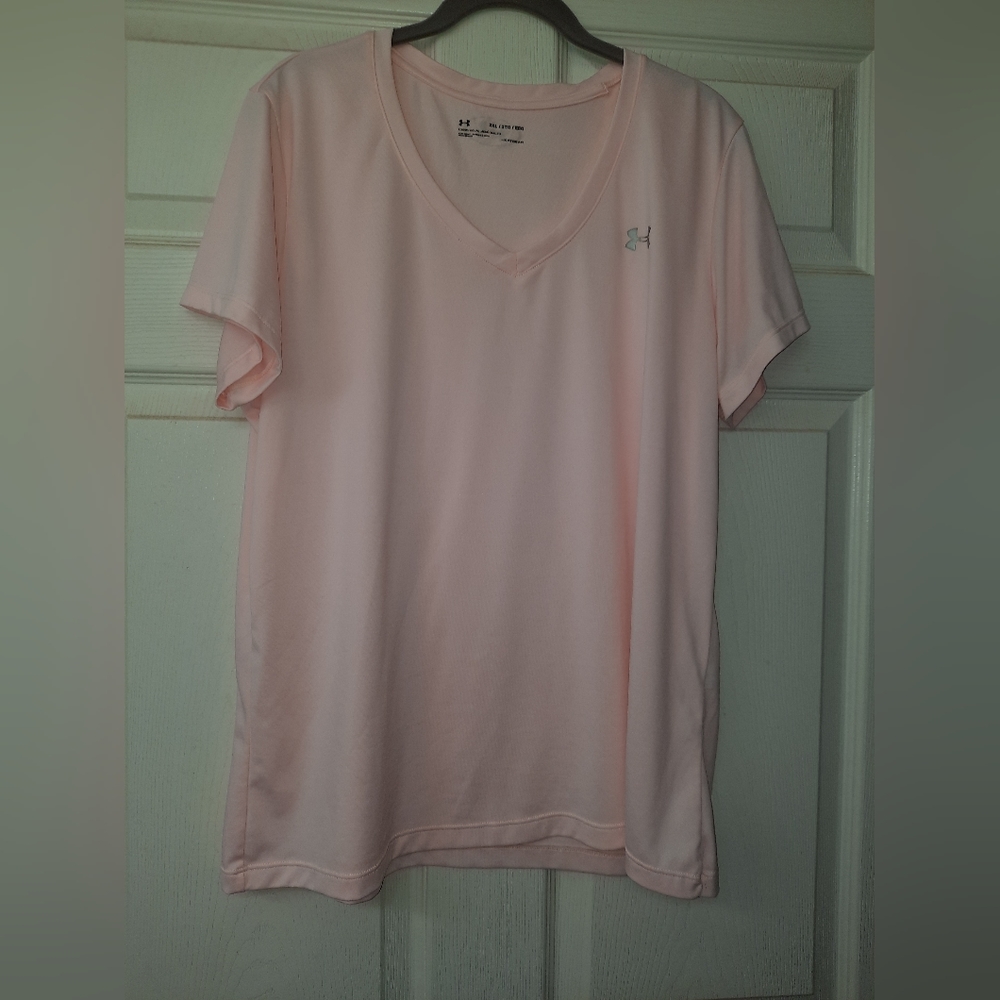 underarmour v neck tee 2xl. (B4-61)